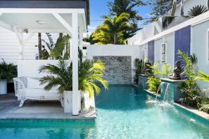Kolam renang di atau dekat dengan Azur Byron Bay