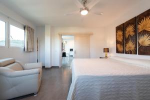 Ένα ή περισσότερα κρεβάτια σε δωμάτιο στο Finca Oasis Holidays & Health - Apartamentos con Rooftop Terrace +52 φωτογραφίες