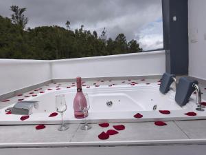 Nápoje v ubytování Mirador samsara Penthouse con Jacuzzi al aire libre,piso completo