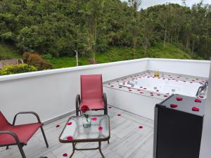 Balkón nebo terasa v ubytování Mirador samsara Penthouse con Jacuzzi al aire libre,piso completo