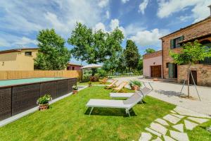 Κήπος έξω από το Holiday Home Croce with Spa