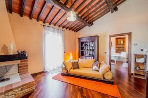 Χώρος καθιστικού στο Holiday Home Croce with Spa