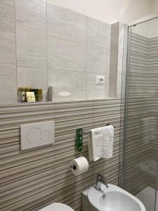 a bathroom with a toilet and a sink at Hotel Raffaelli Villa Angela in Forte dei Marmi