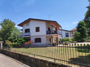 a white house with a fence in front of it at Sixtilianum in Sistiana