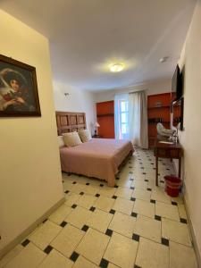 Postel nebo postele na pokoji v ubytování Hotel Doña Chela En Calvillo