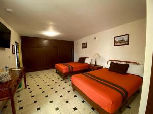 Postel nebo postele na pokoji v ubytování Hotel Doña Chela En Calvillo