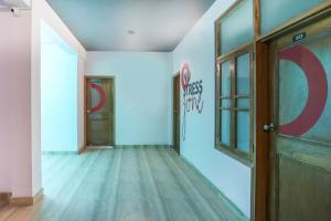an empty hallway with a door and a sign on the wall at Hotel O Venkata Sai Sadan Mathrusree Nagar in Hyderabad