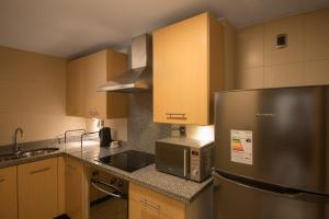 Kuchyň nebo kuchyňský kout v ubytování Boulevard Suites Ferrat