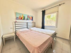 Posteľ alebo postele v izbe v ubytovaní Residencial puig rom + 20 fotografií