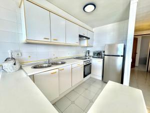 Kuchyňa alebo kuchynka v ubytovaní Residencial puig rom