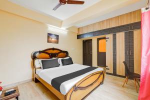 Postel nebo postele na pokoji v ubytování Super Hotel O Velachery Near Devi Karumariamman Nagar Extension