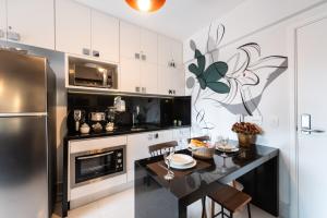 Kuchyň nebo kuchyňský kout v ubytování Rosemari's Apartments RP Deluxe Living