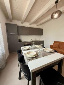 A kitchen or kitchenette at AFFITTACAMERE LA VOLPE