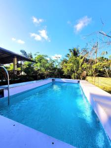 Kolam renang di atau dekat dengan Modern Bahay Kubo near Tagaytay - Casita Anahaw