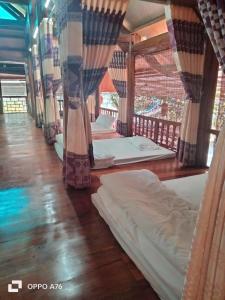 Gallery image of Sơn Thủy homestay in Bản Kin