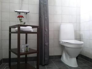 Ett badrum på Hals Hotel