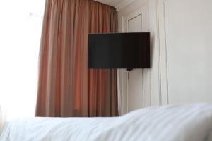 TV a/nebo společenská místnost v ubytování Квартира студия,с прямым видом на море! в Аркадии.На Каманина!