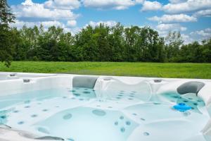 Bazén v ubytování Relax Apartma nebo v jeho okolí