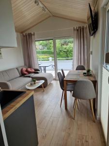 Posezení v ubytování Tiny House Rudis Ruheoase