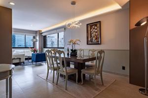 Posezení v ubytování Stylish Apt with Pool and Gym