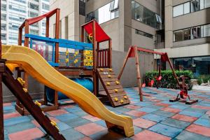 Herní místnost nebo prostor pro děti v ubytování Stylish Apt with Pool and Gym