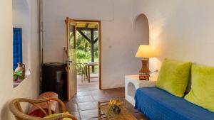 a living room with a couch and a table at Casas Karen in Los Caños de Meca