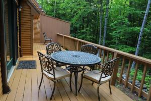 Photo de la galerie de l'établissement Cozy New Hampshire Retreat Near Attitash Mountain, à Bartlett 36 autres photos