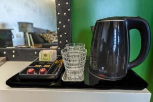 a black coffee pot sitting on top of a counter at Penthouse genneruxi in Cagliari