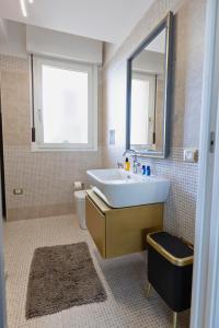 Bilik mandi di Penthouse genneruxi