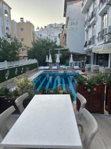 Πισίνα στο ή κοντά στο Serenity suites Hotel