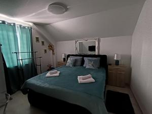 Postel nebo postele na pokoji v ubytování Apartmani Jozić