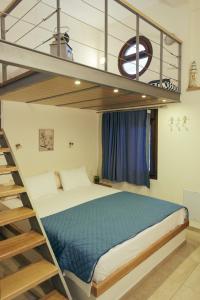 Postel nebo postele na pokoji v ubytování Faros Hotel