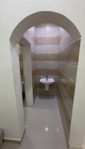 Bagno di غرف يومي مفروشة