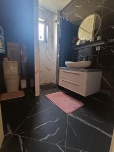 Koupelna v ubytování Apartmani Jozić