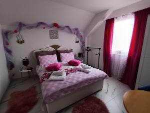 Postel nebo postele na pokoji v ubytování Apartmani Jozić