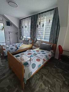 Postel nebo postele na pokoji v ubytování Apartmani Jozić