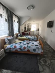 Postel nebo postele na pokoji v ubytování Apartmani Jozić