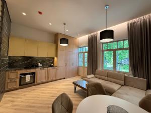 Dapur atau dapur kecil di Poilsis Smiltynes Kurhauze Stay at the Smiltynes Kurhaus