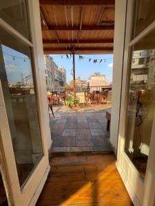 Rõdu või terrass majutusasutuses Manzzel Cairo House