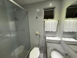 Um banheiro em diRoma Thermas direto com o Grupo diRoma com acesso ao Acqua Park e Café da manhã