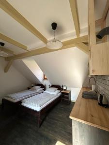 Kuchyňa alebo kuchynka v ubytovaní Apartmán Na statku + 17 fotografií