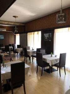 TV a/nebo společenská místnost v ubytování Kekrops Hotel + 37 fotografií