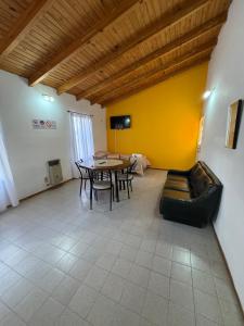 Μια τηλεόραση ή/και κέντρο ψυχαγωγίας στο Complejo de la Villa - Apart Hotel