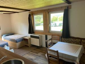 Postel nebo postele na pokoji v ubytování Turistická chata Jiskra Harrachov