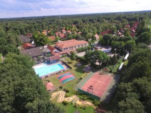 an aerial view of a house with a swimming pool at Boself 4pers met hottub in Diessen