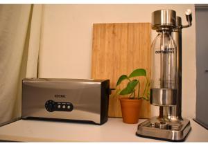 a toaster and a blender sitting on a counter at vintage house - LGBTQ & female friendly in Vienna