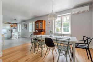 Kuchyň nebo kuchyňský kout v ubytování Villa Giselle