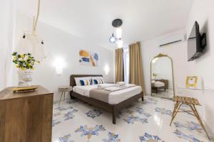 a bedroom with a bed and a mirror at Casa Zio Lele in Cefalù