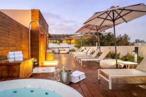 Posezení v ubytování Jacob Shenkin Hotel