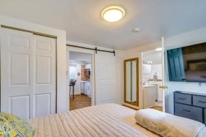 Un dormitorio con una cama grande y un baño. en Walk to Valley Park Pet-Friendly SLC Apartment, en Salt Lake City